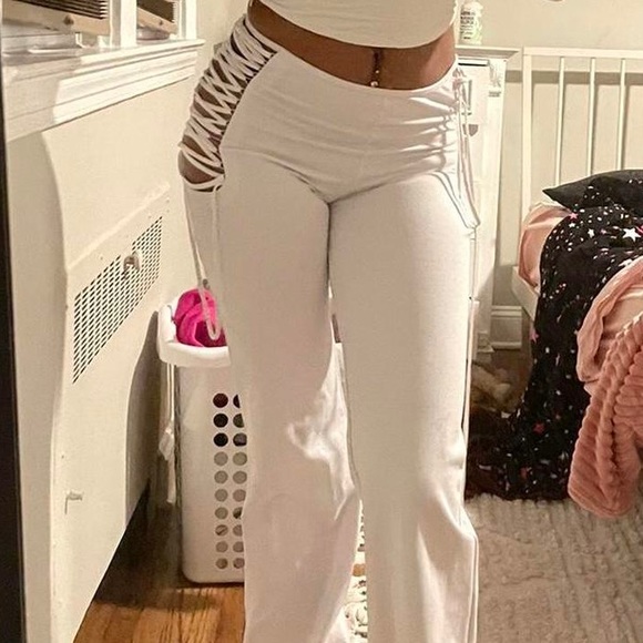 Selling these because I am usually a large but these fit too tight on me - Picture 2 of 3